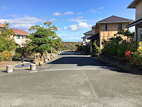 安全とプライバシーを考えた遊歩道の工夫