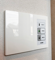 鍵を取り出さずに施錠・解錠できる電気錠の写真