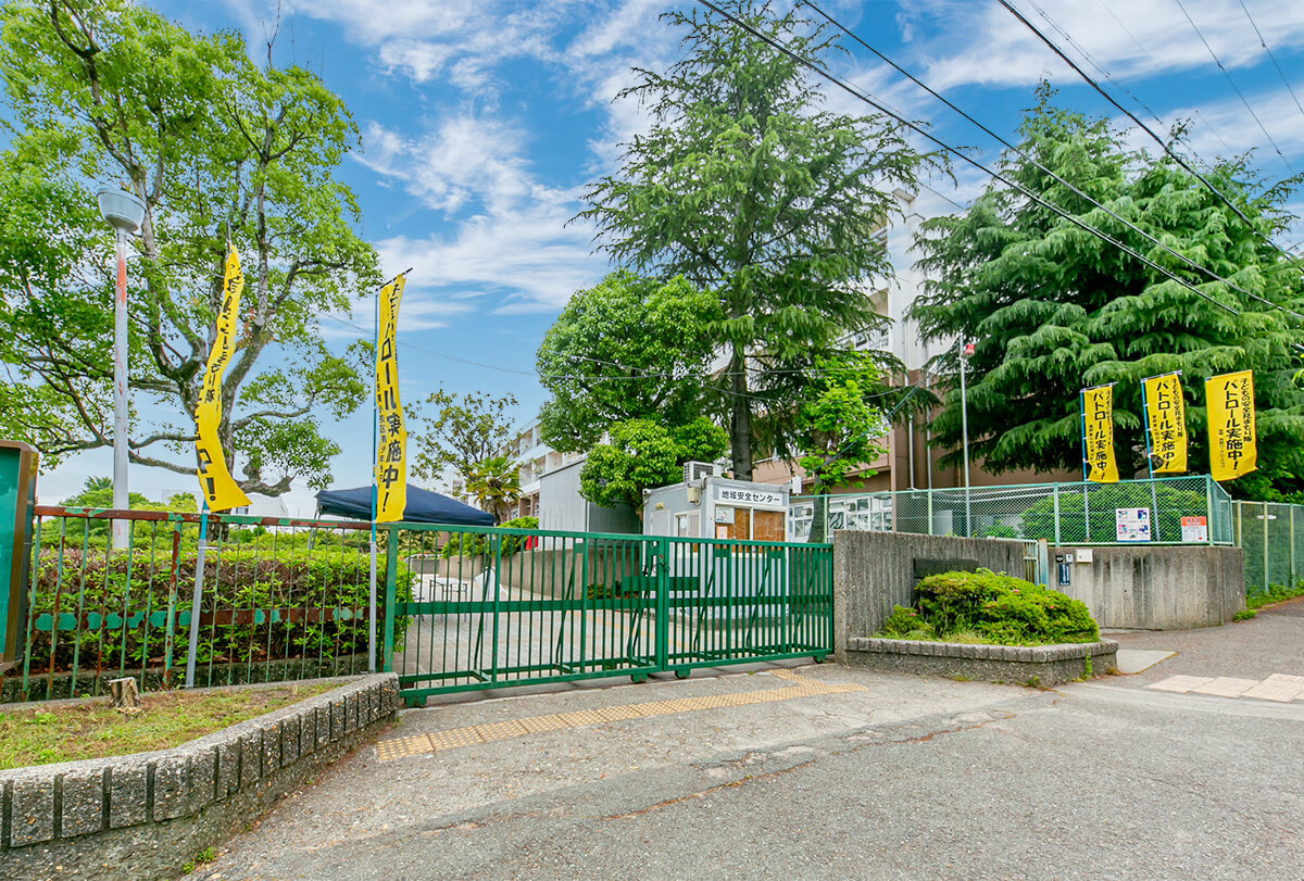 箕面市立萱野東小学校