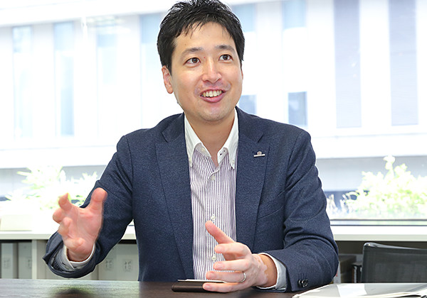 中村哲央 氏