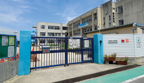 市立八木南小学校　徒歩15分～16分（約1,200ｍ～1,260m）