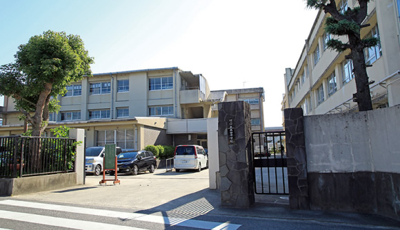 市立久米田中学校　徒歩15分～16分（約1,160ｍ～1,220m）
