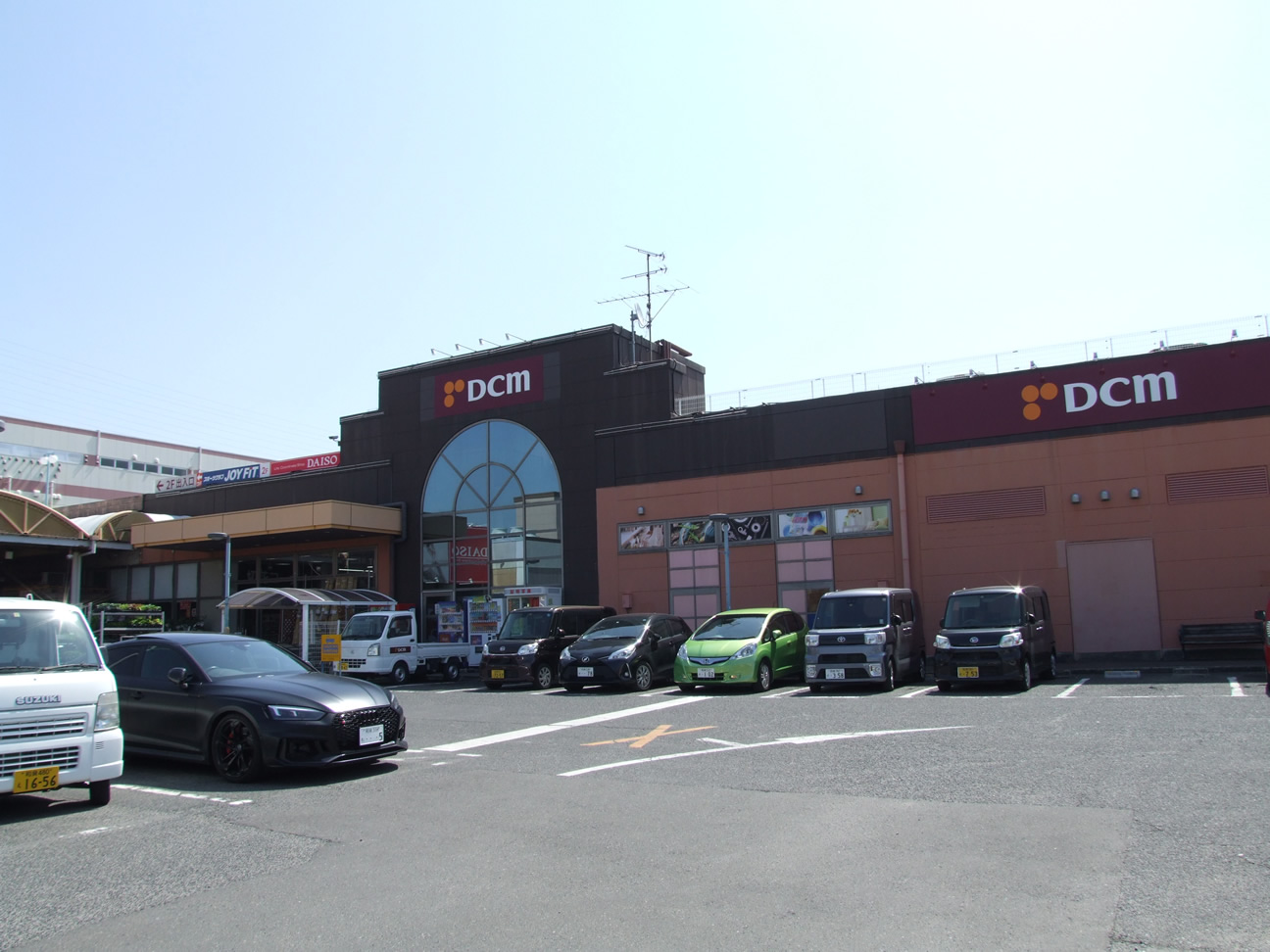 ホームセンターDCM 岸和田東店　徒歩8分～10分（約630m～約730m）