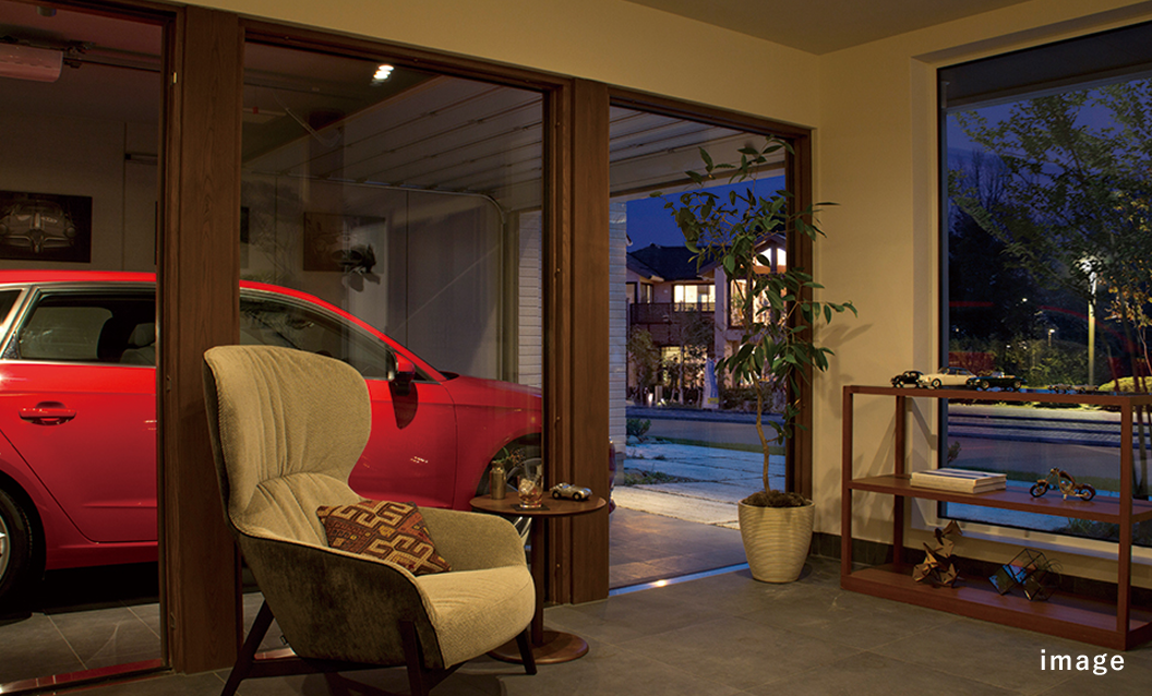 ビルトインガレージの愛車を愛でるひととき。