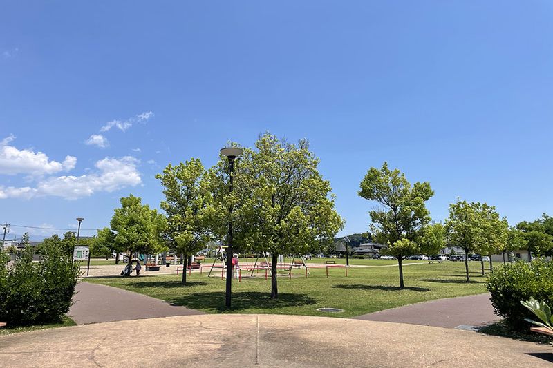 子どもとのんびり遊べる「中央多目的公園」