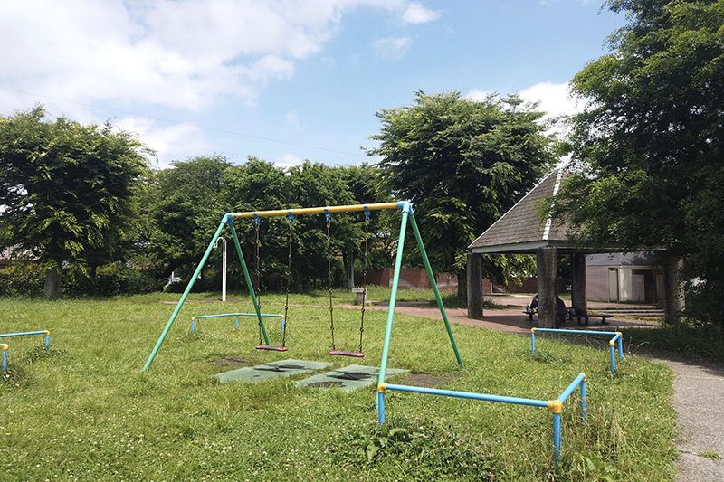 「平松本町いなり児童公園」