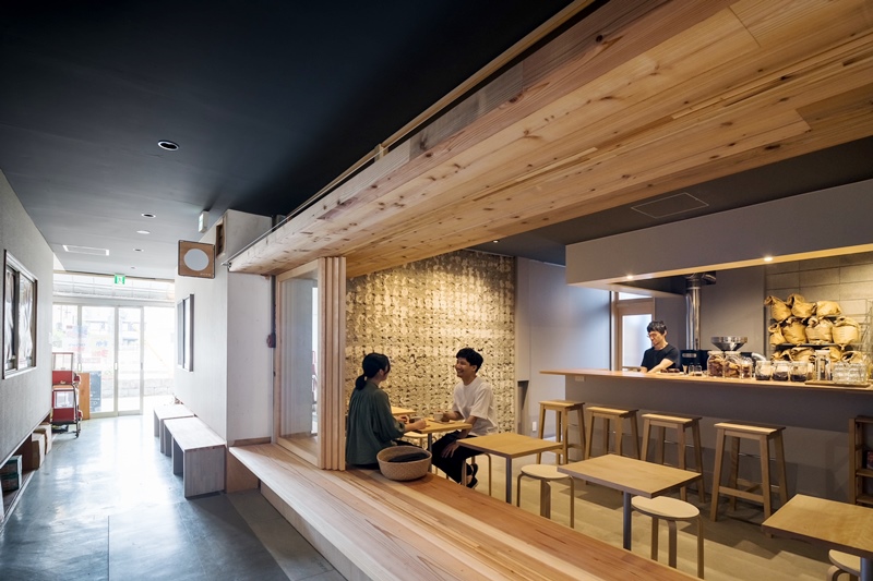 木を使った内装の「脇町珈琲店」（現地から730m～750m／徒歩10分（最長））