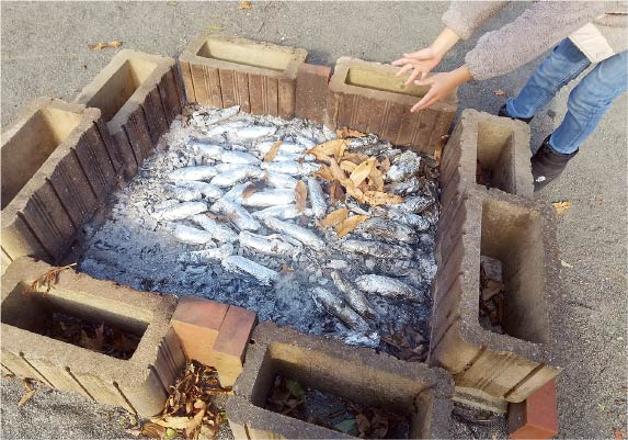 清掃活動後の「焼きいも大会」