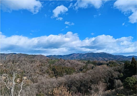 まちの北側から望む美しい山々