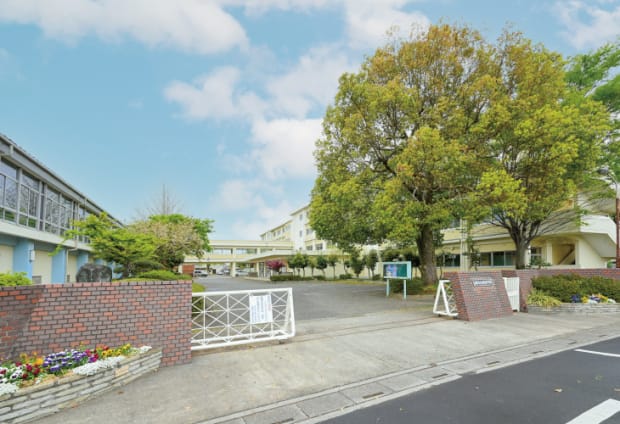 鴻巣南中学校