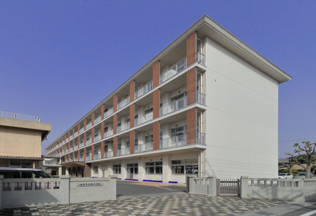 市立東小学校