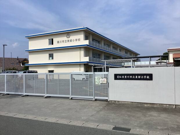 東部小学校