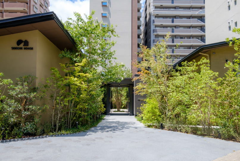 Entrance approach