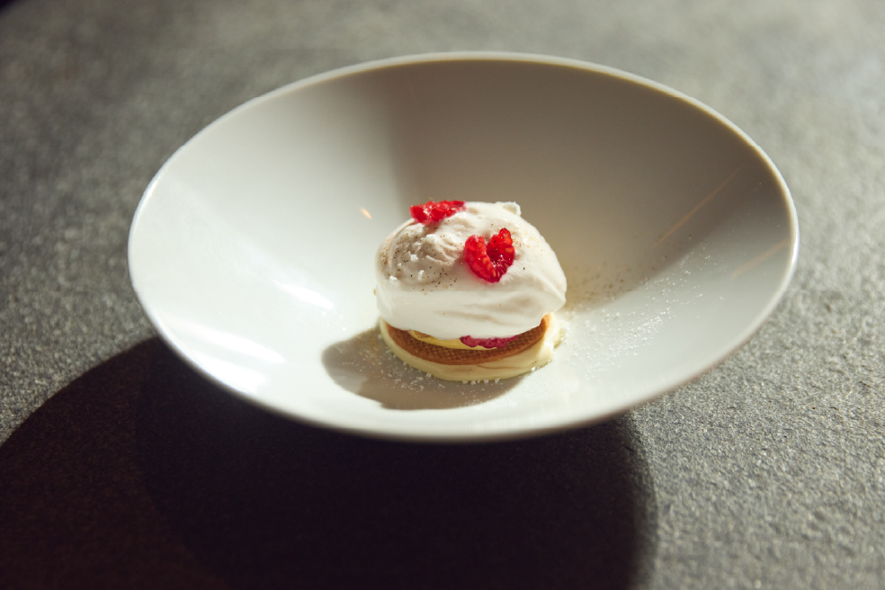 木頭ゆずのタルト ラズベリーのソルベ　WABARAとヨーグルトのエスプーマ