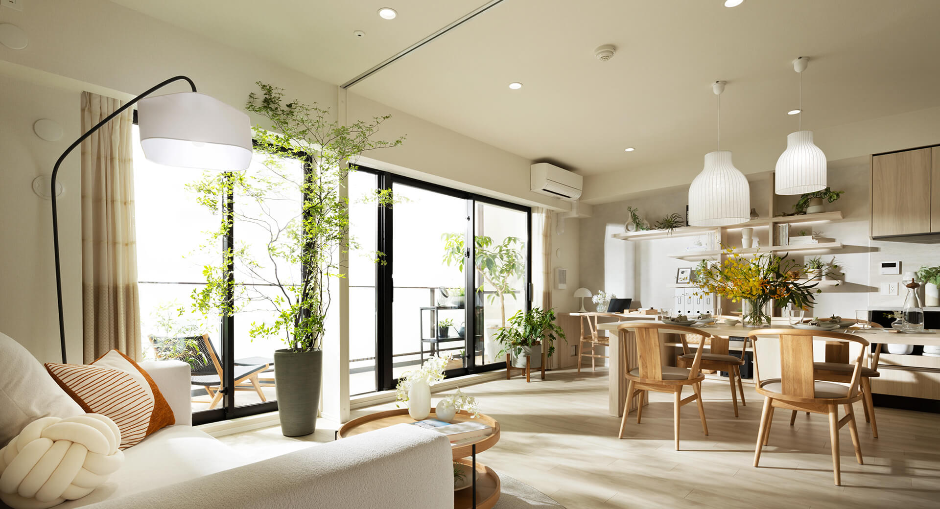 リビング・ダイニング、洋室（2）