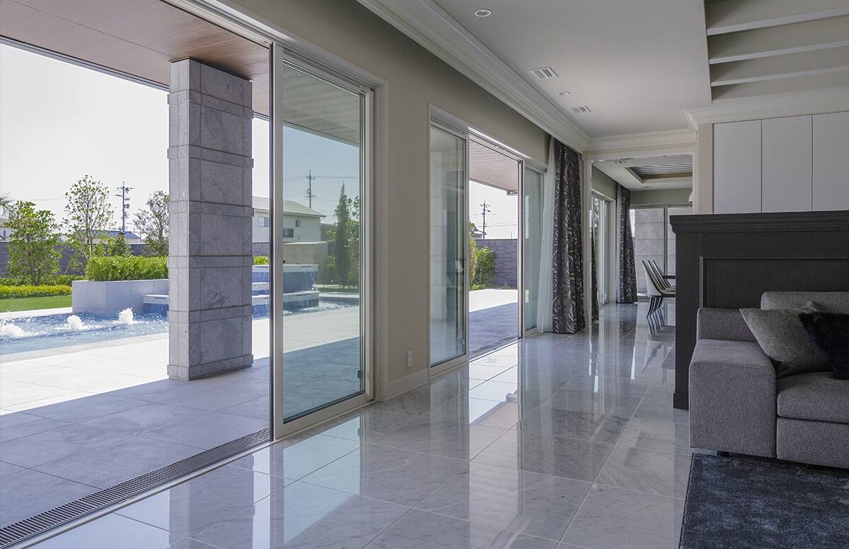 気品豊かに、非日常の美を叶えるスライド01