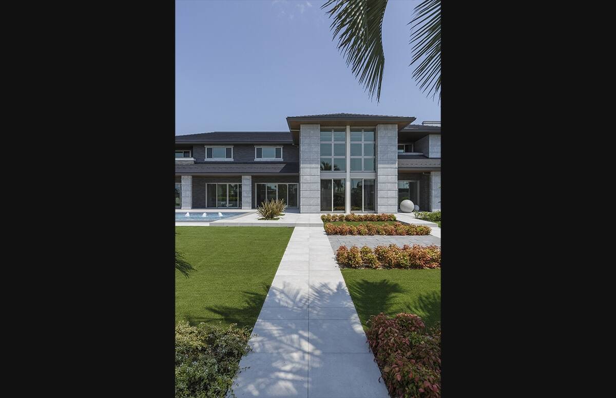 気品豊かに、非日常の美を叶えるスライド02