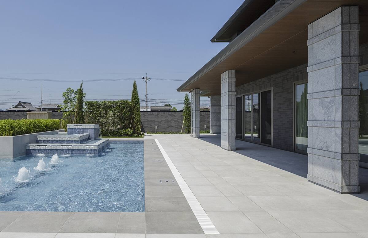 気品豊かに、非日常の美を叶えるスライド04