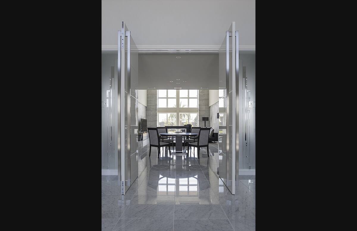 気品豊かに、非日常の美を叶えるスライド10