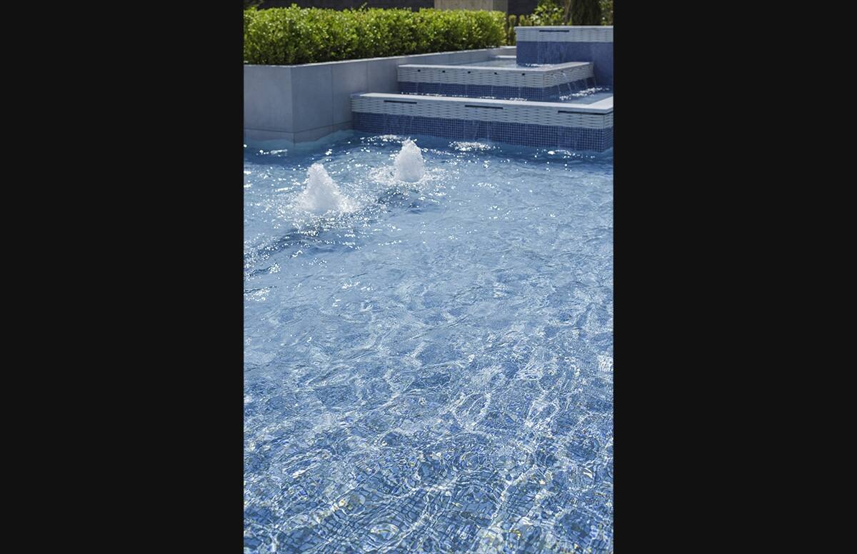 気品豊かに、非日常の美を叶えるスライド20