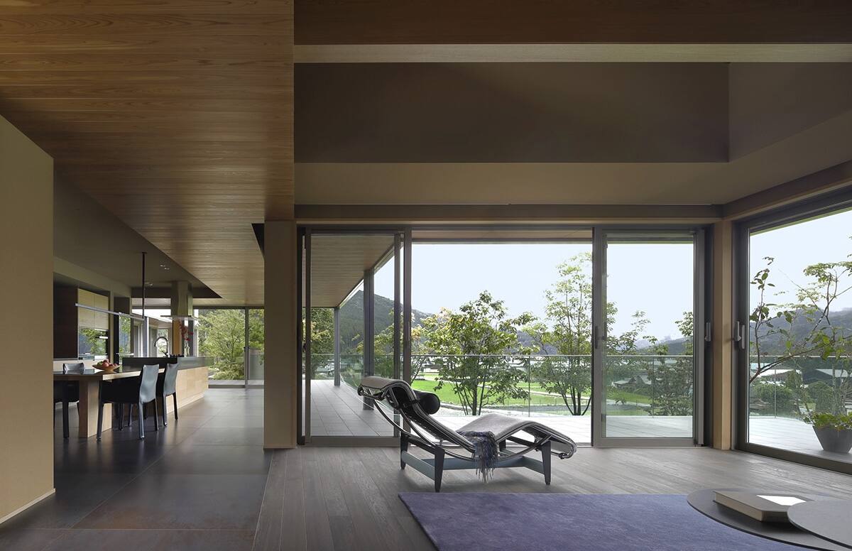 山を臨む家スライド01