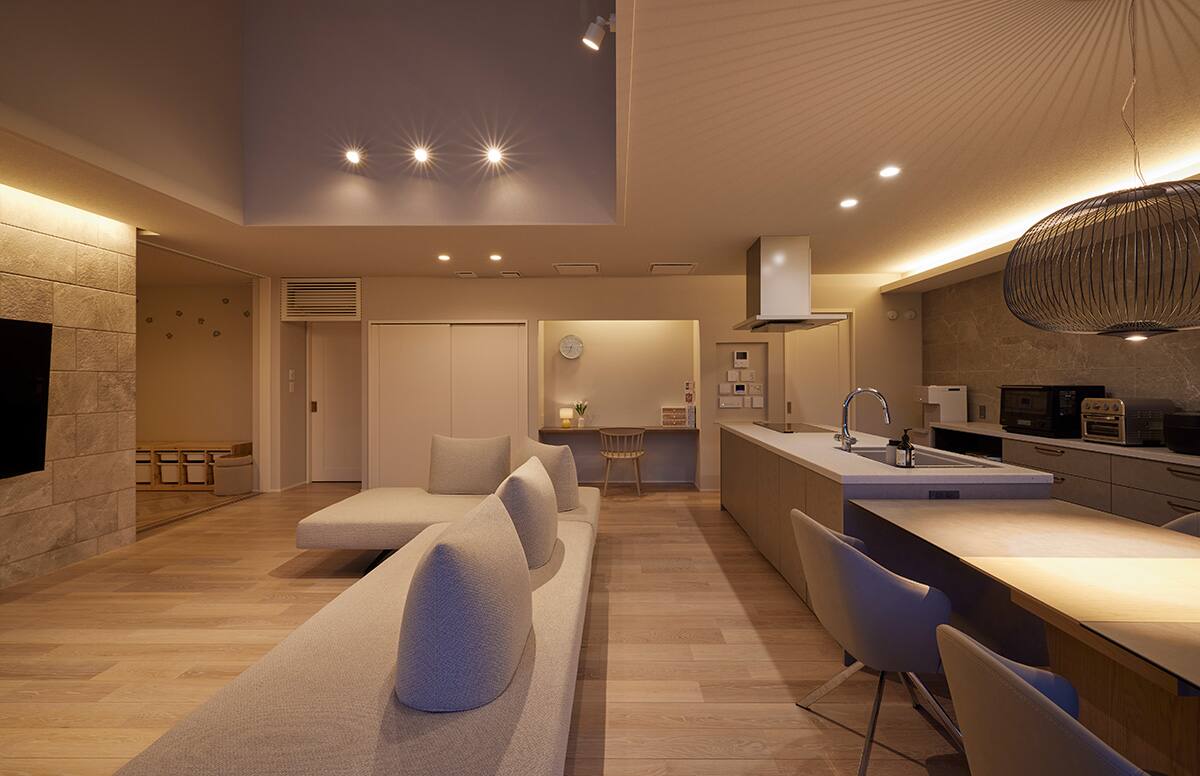 ガレージと中庭がもたらす落ち着きのある暮らし02