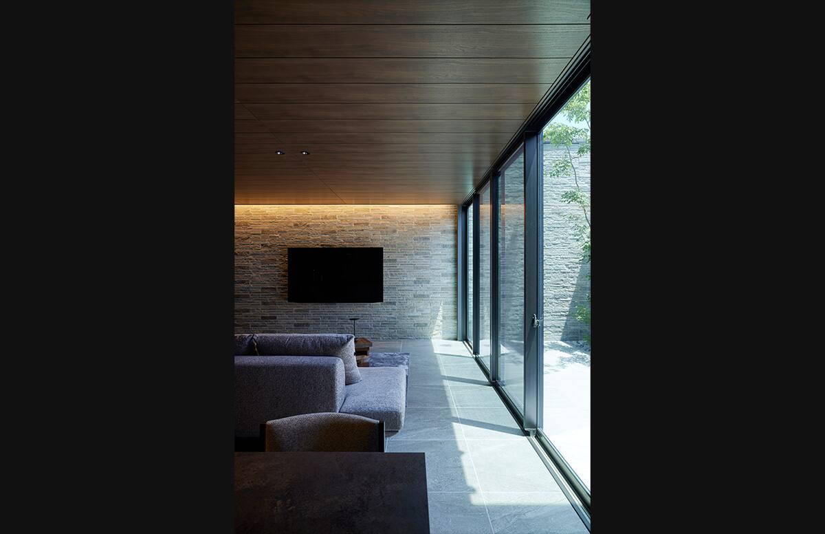 中庭の家スライド01