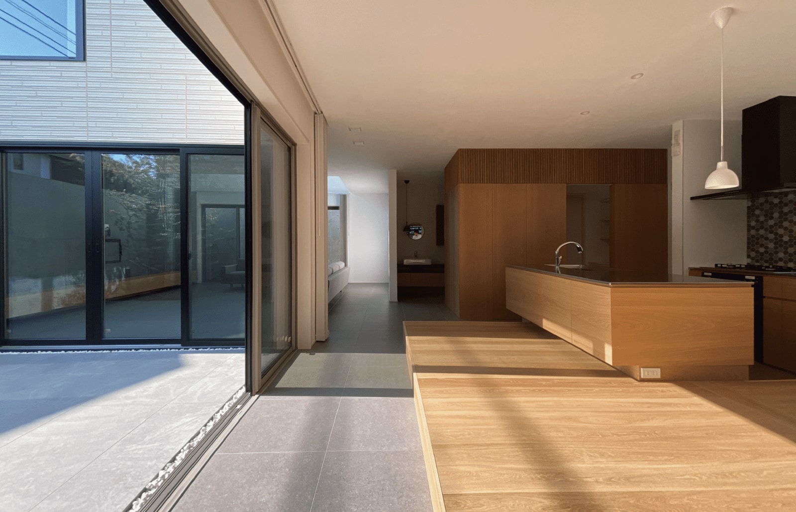 The configuration of the three garden　キッチンと中庭