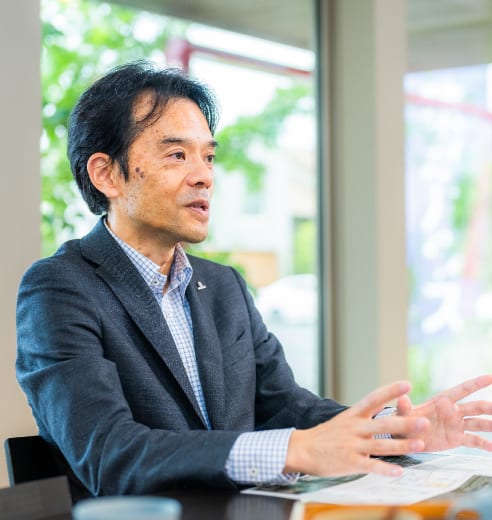 自由度の高い重量鉄骨で実現。約46帖のリビングが魅力の3階建て。