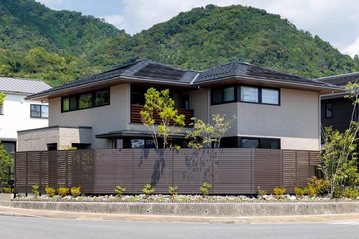 普遍的な美を希求した邸宅