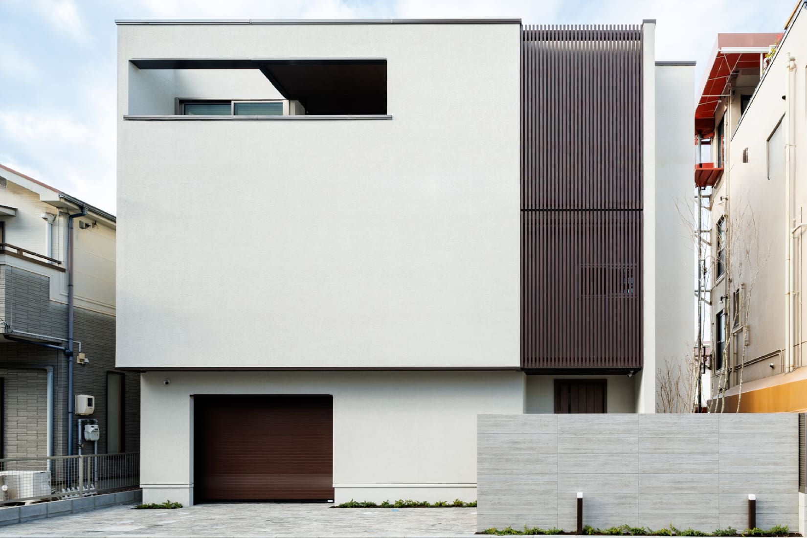 空に近づく北欧の邸宅