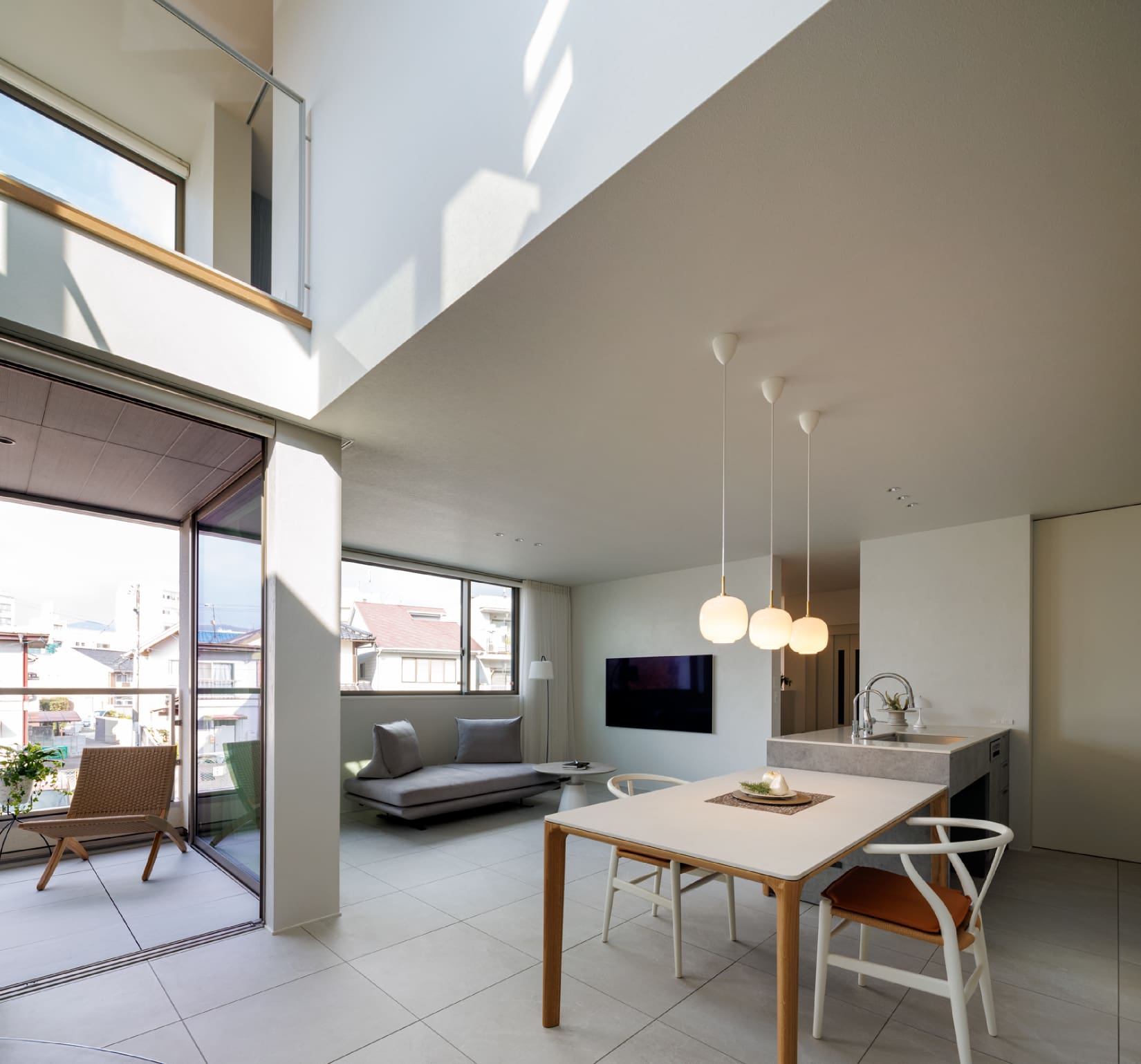 空に近づく北欧の邸宅