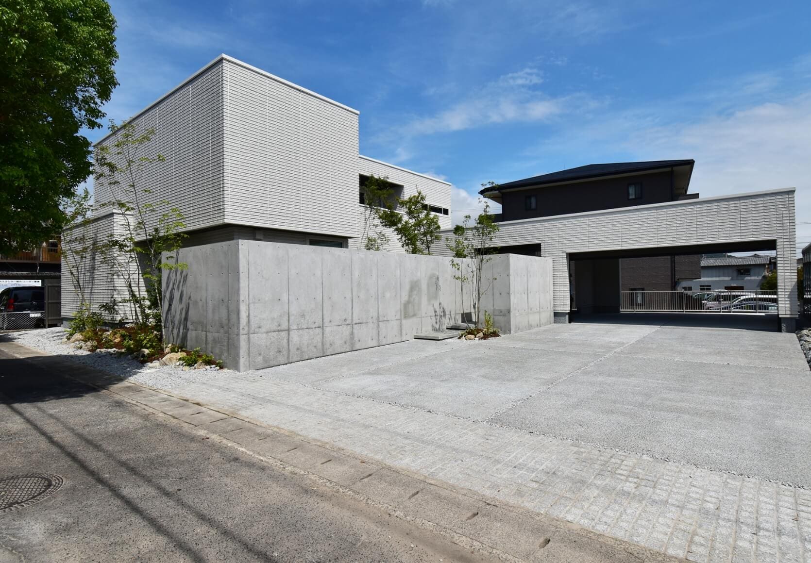 共生する白箱～街に動を 内に静を～