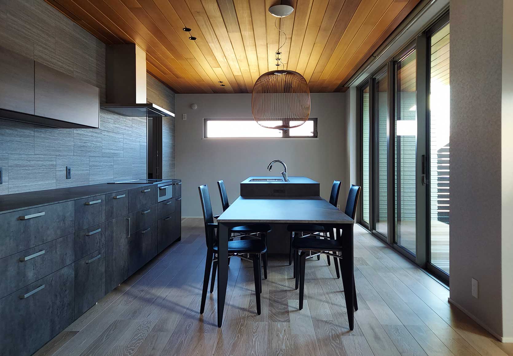 ウチとソトが繋がる邸宅の佇まい