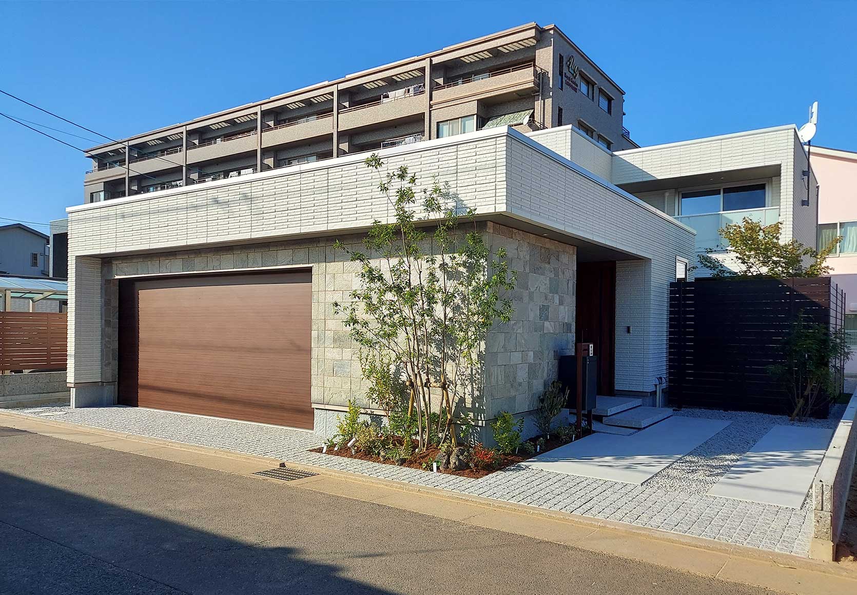 ウチとソトが繋がる邸宅の佇まい