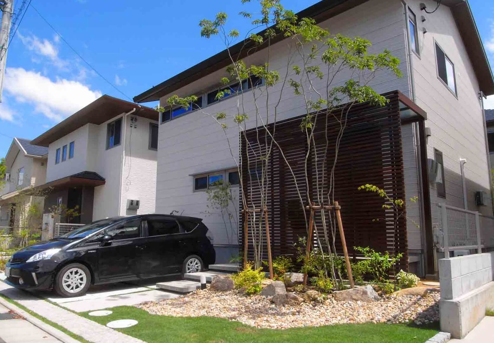 木のぬくもりに包まれ、光が降りそそぐ家