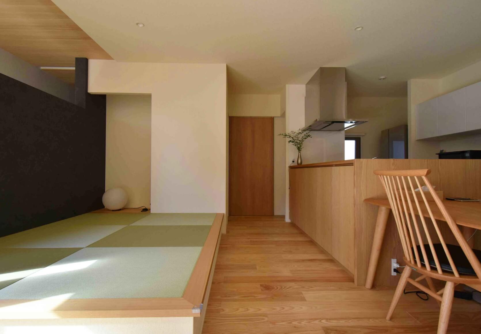 シロとクロの通り土間のある家