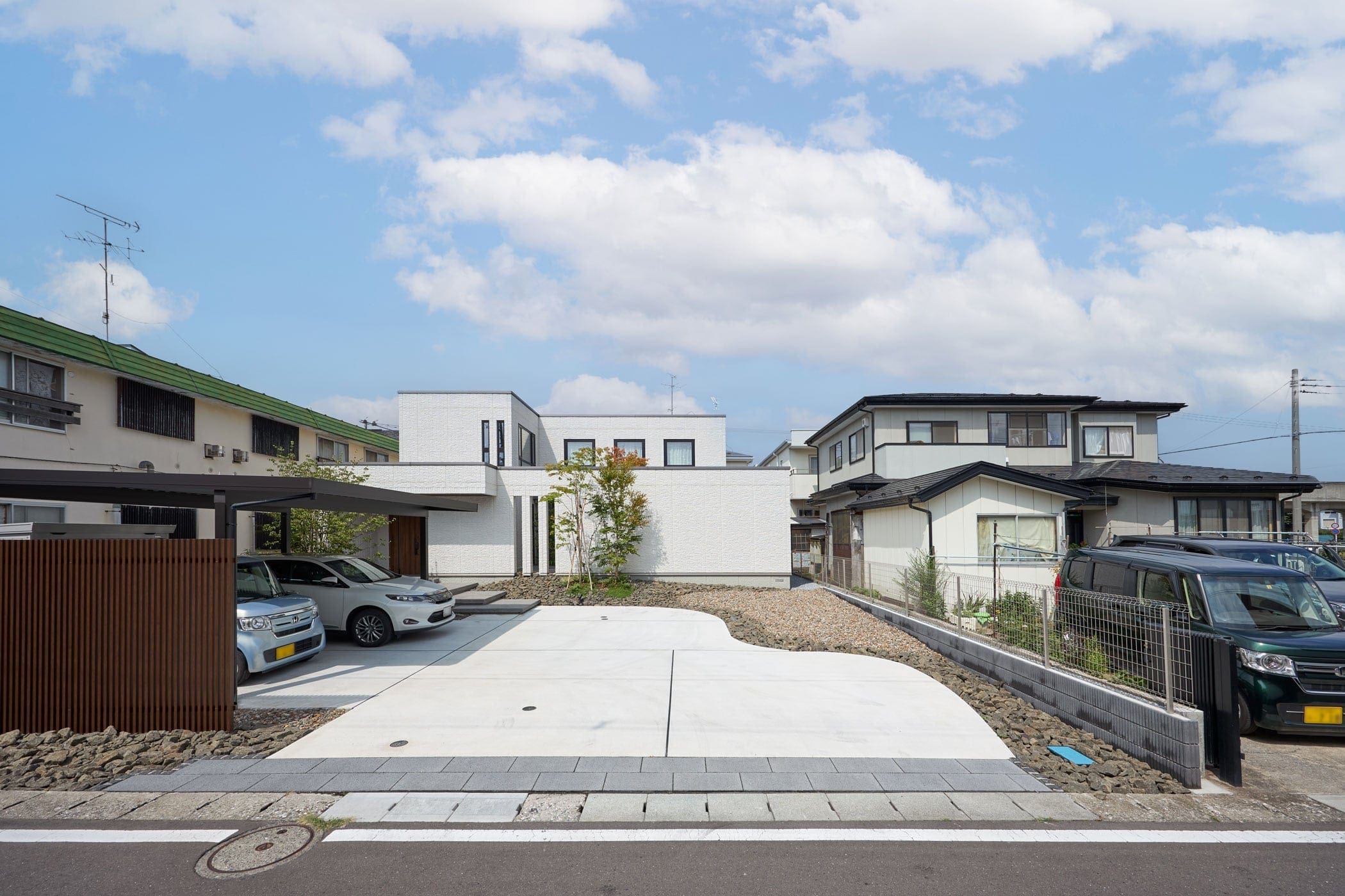 邸宅写真：中庭とつながる住まい 外観