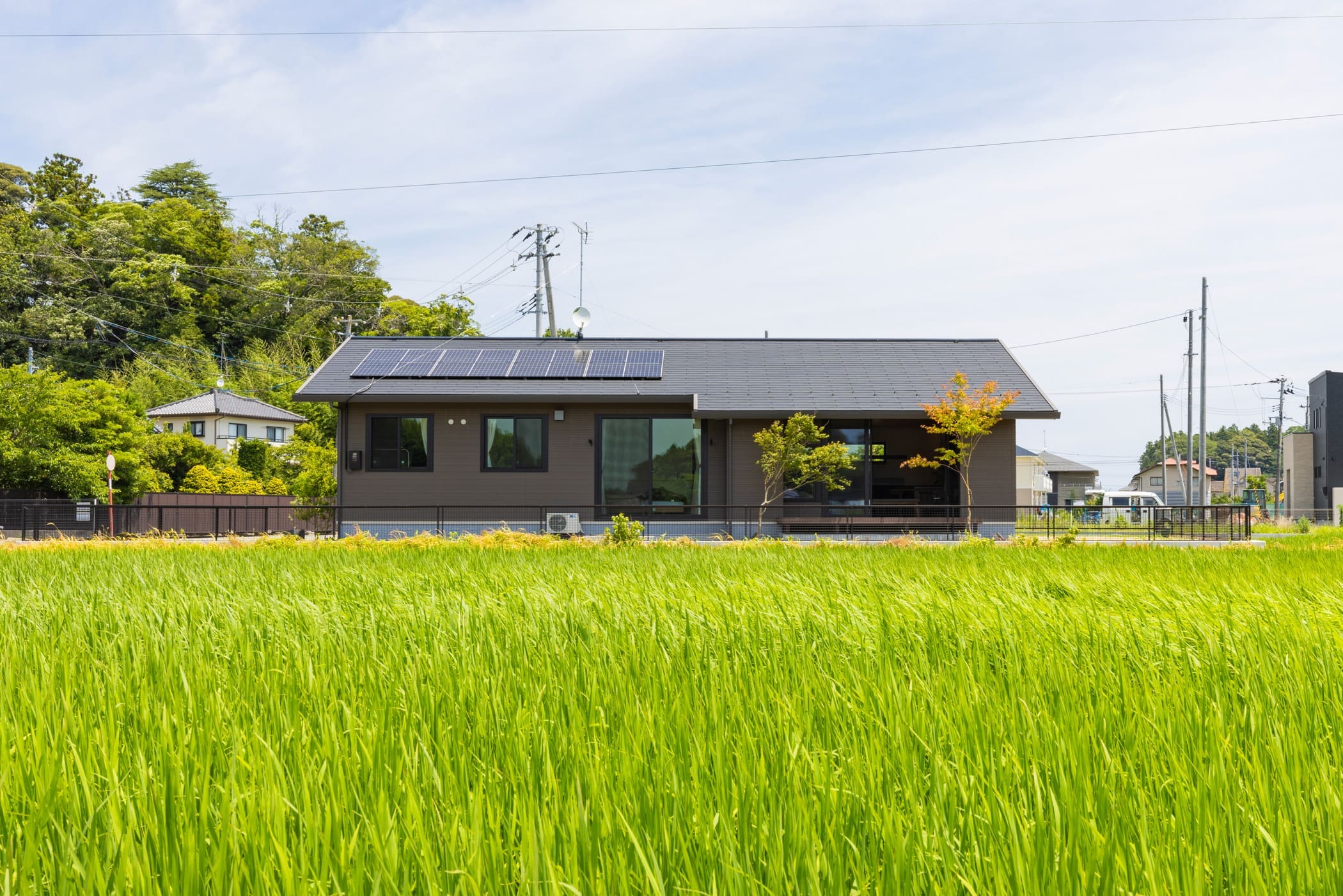 邸宅写真：田園を望む勾配天井の家 外観 写真