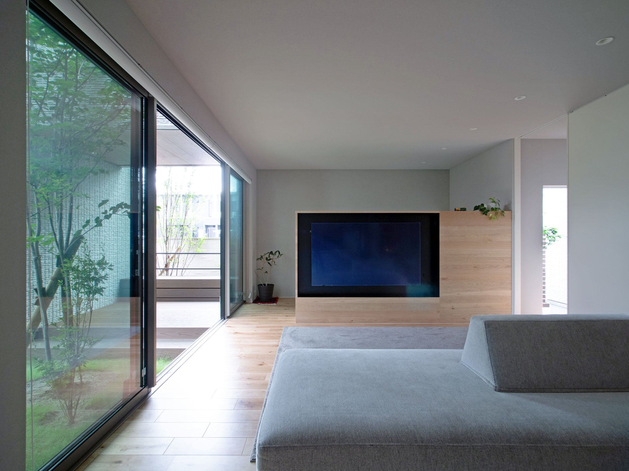 邸宅写真：包緑の家 リビング 内観 写真