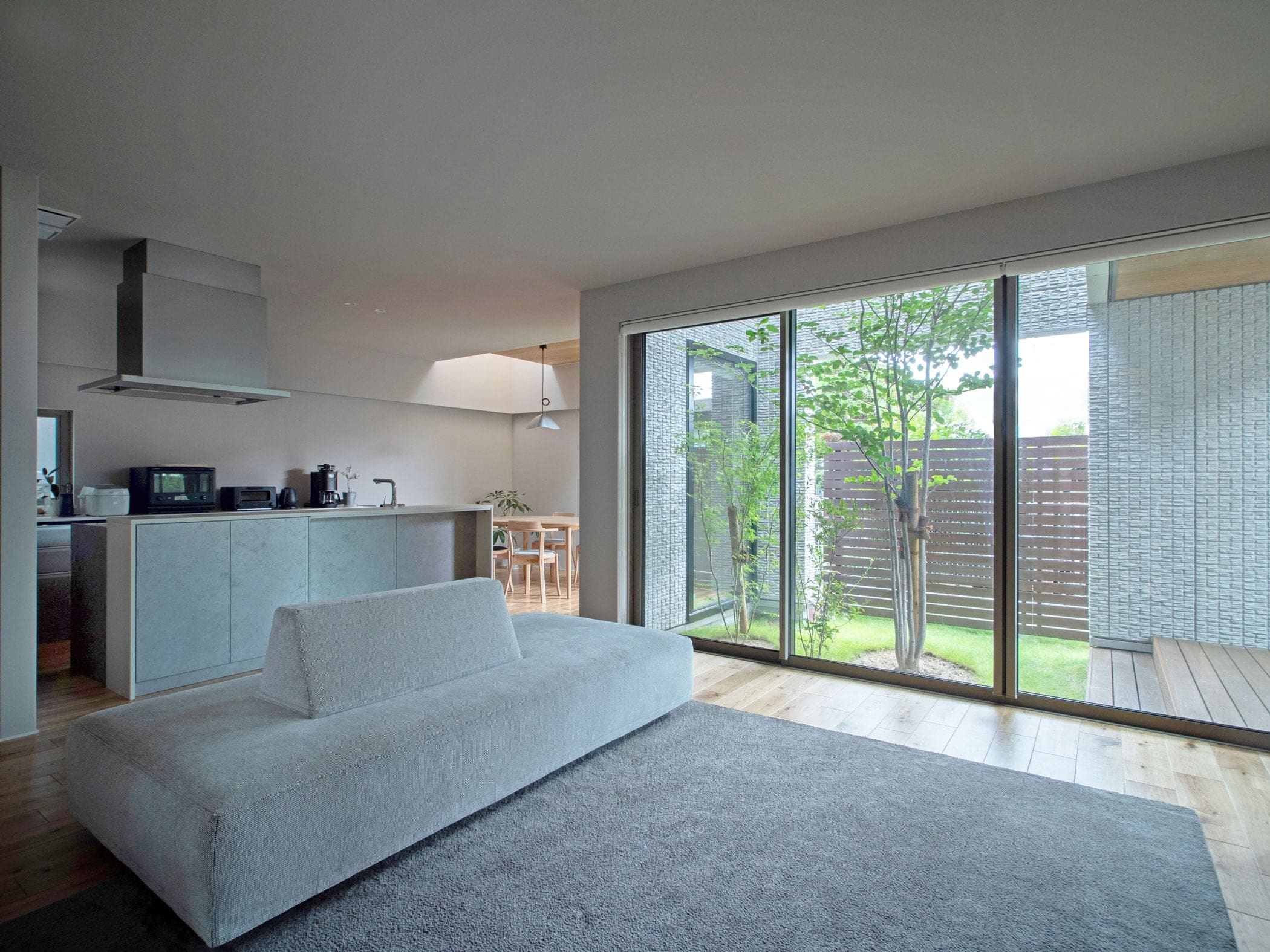 邸宅写真：包緑の家 リビング 内観 写真