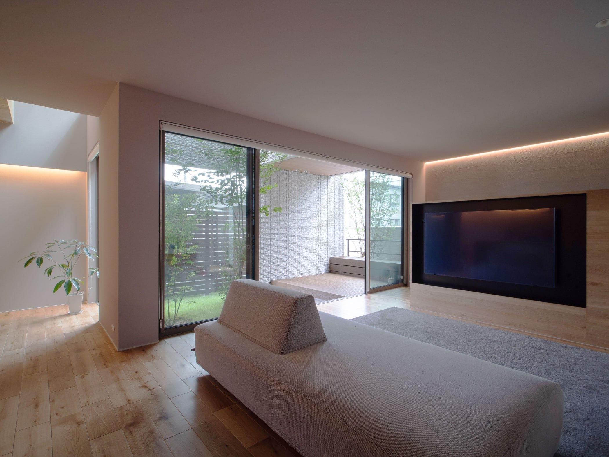 邸宅写真：包緑の家 リビング 内観 写真