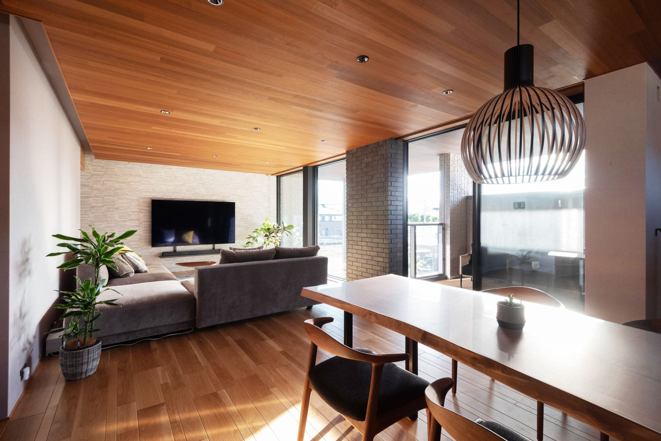 邸宅写真：宿りの家 リビング 内観 写真