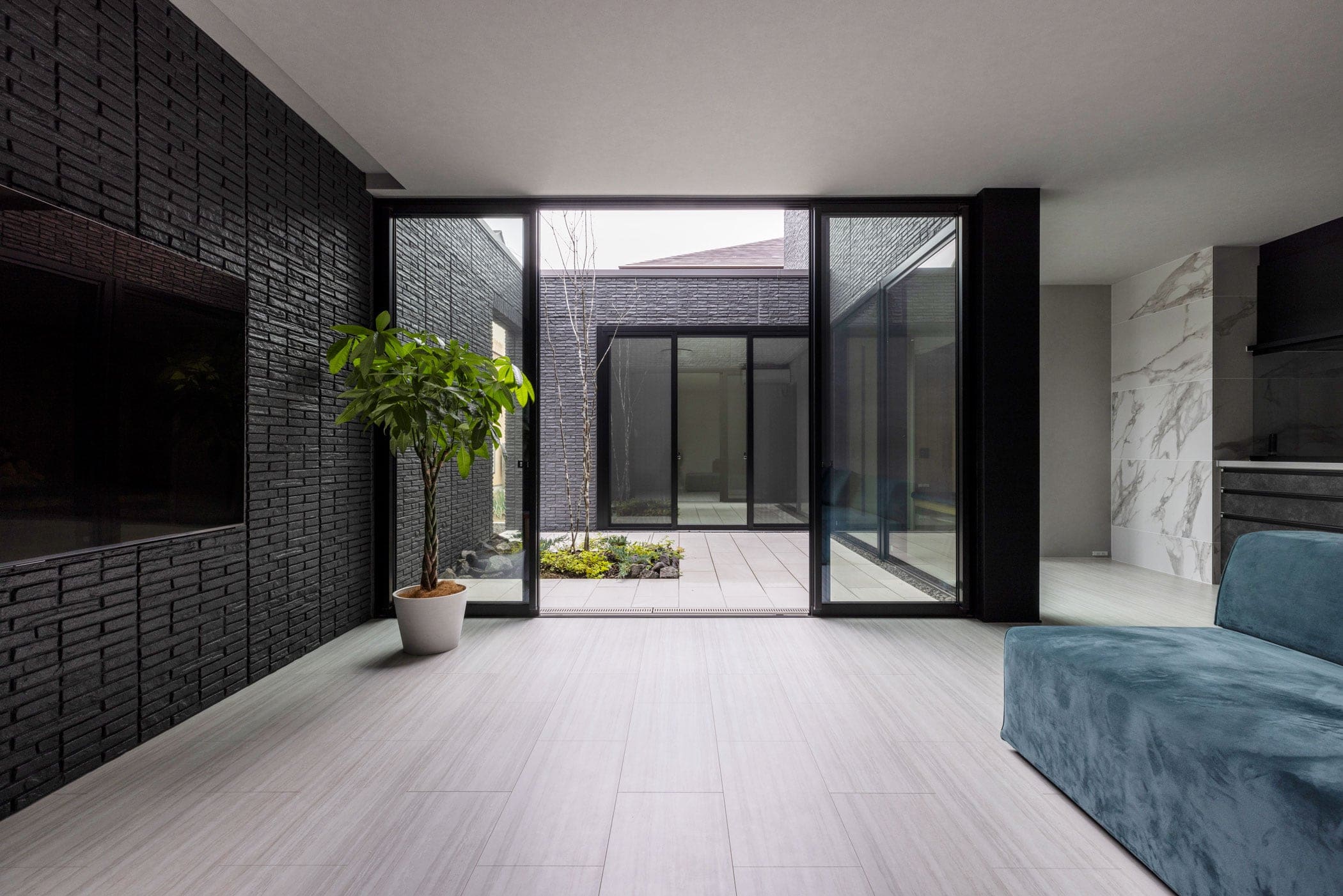 邸宅写真：黒壁の家 リビング 内観 写真