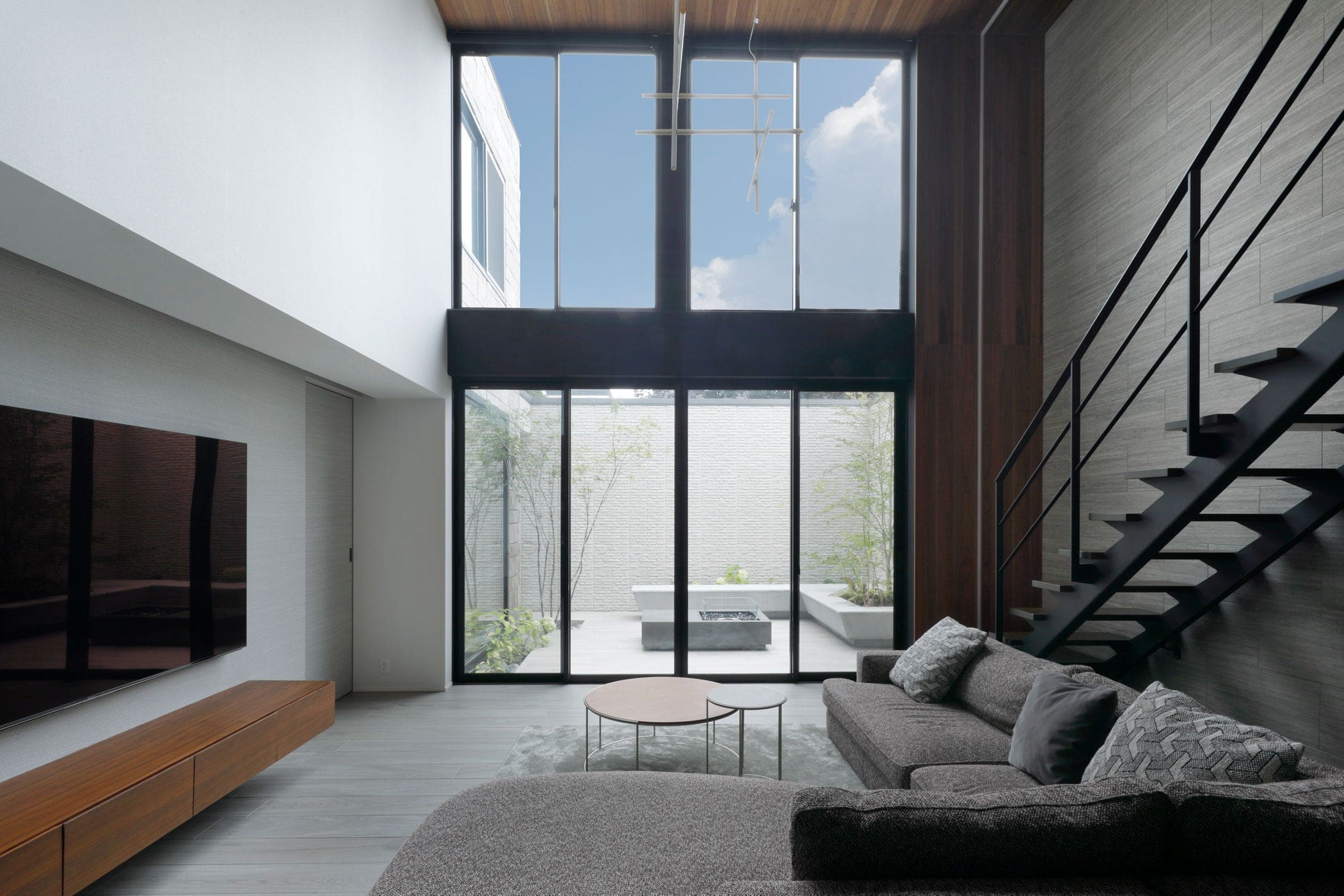 邸宅写真：Dual Courtyard Residence リビング 内観 写真