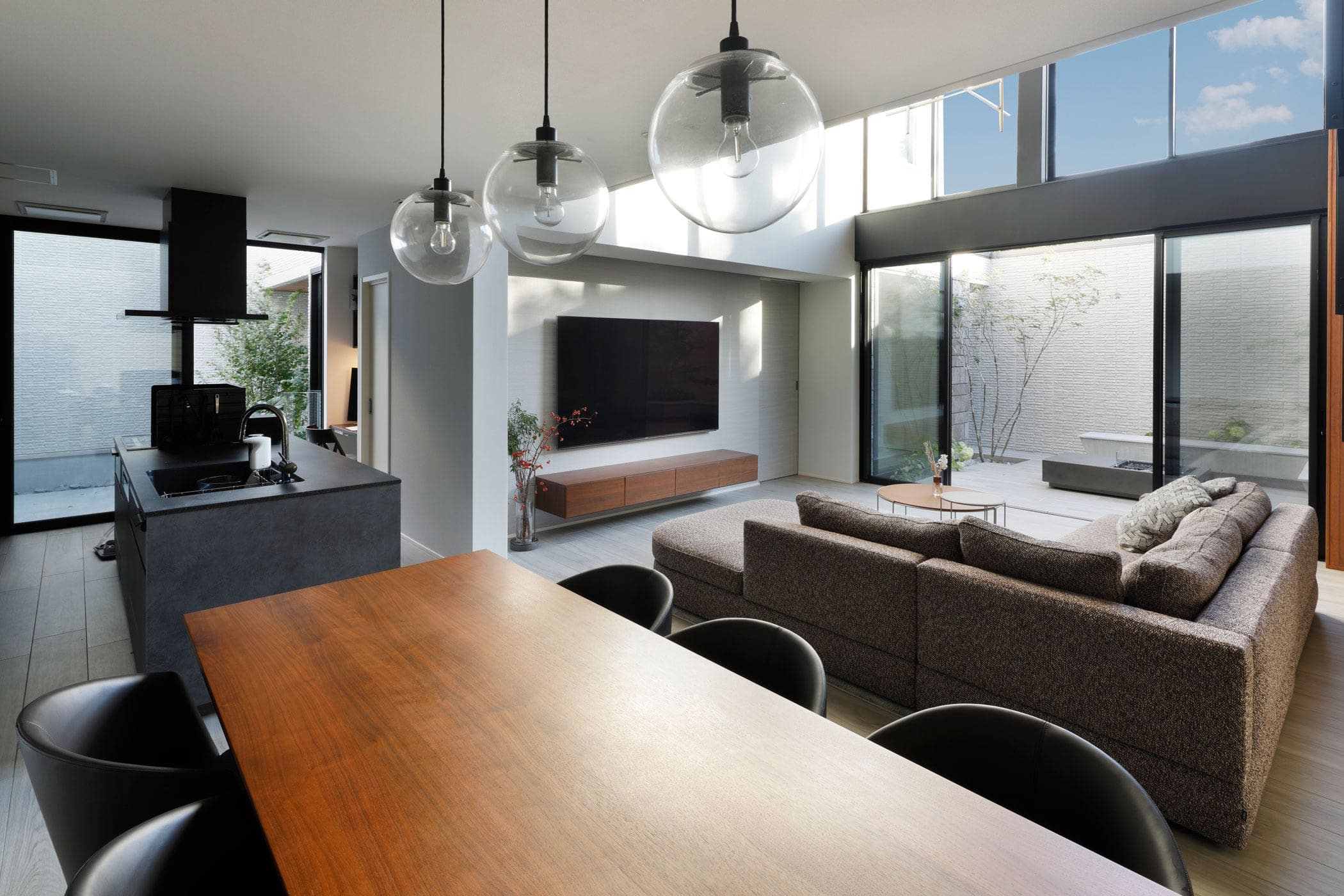 邸宅写真：Dual Courtyard Residence キッチン 内観 写真