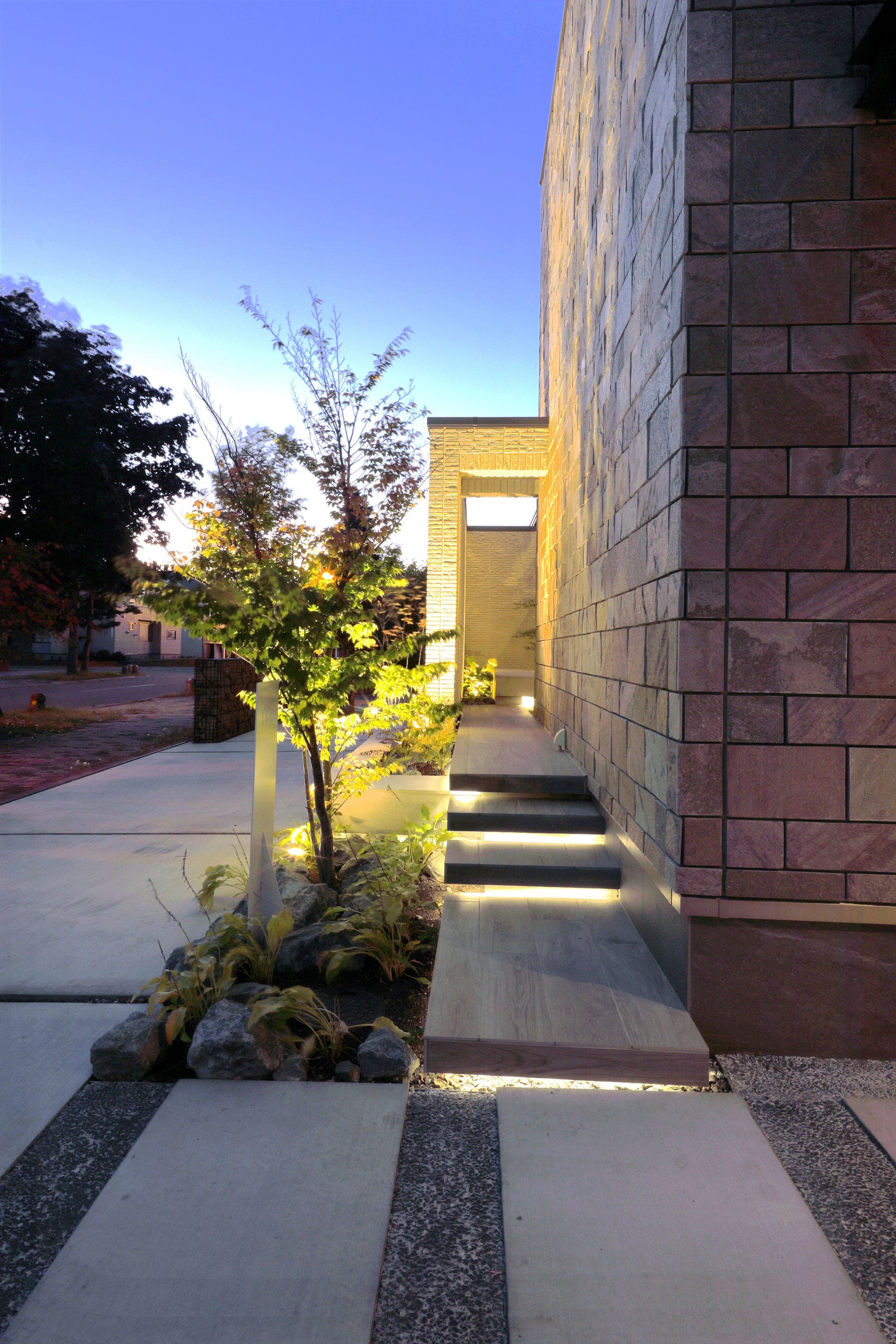 邸宅写真：Dual Courtyard Residence アプローチ 外観 写真