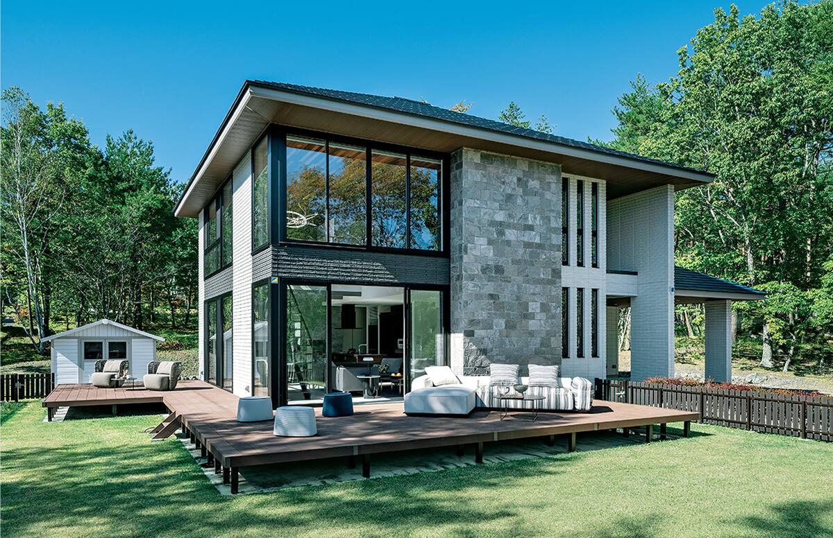 圧倒的な吹抜けのLDK01