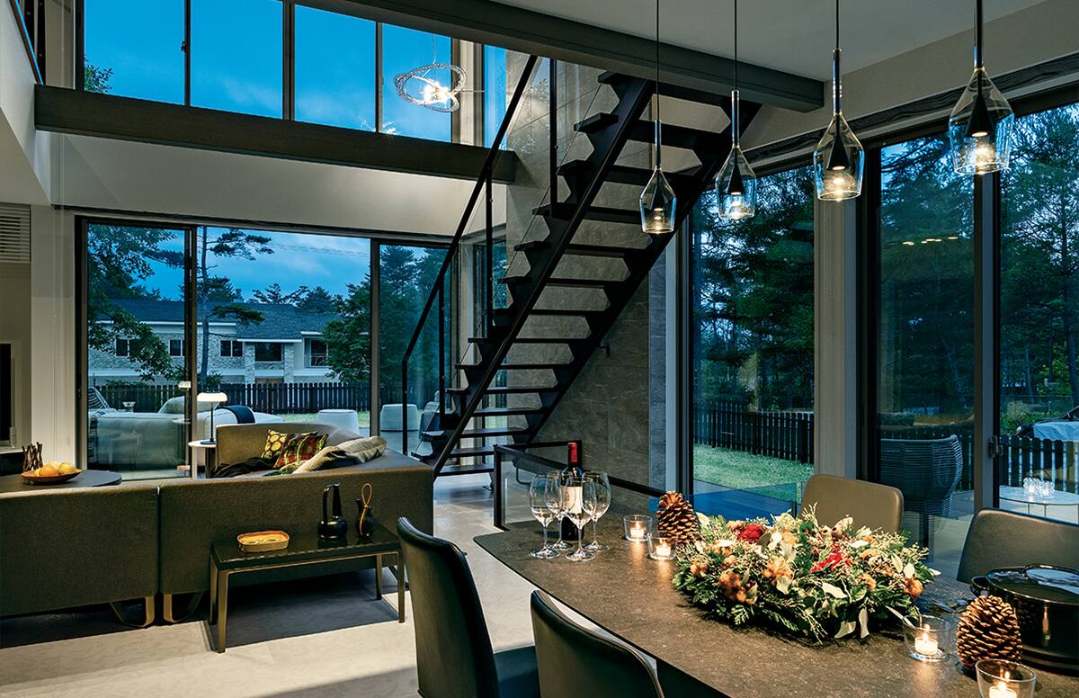 圧倒的な吹抜けのLDK02