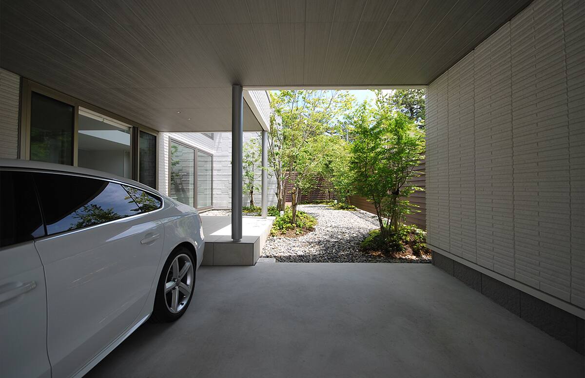 光がそそぎ緑を感じる家03